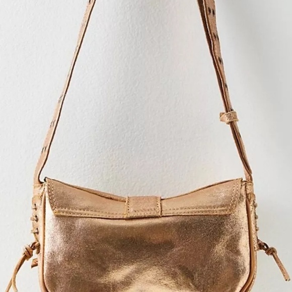 Free People High Speed Crossbody Bag Sling Gold Metallic Leather Adjustable - Picture 4 of 9